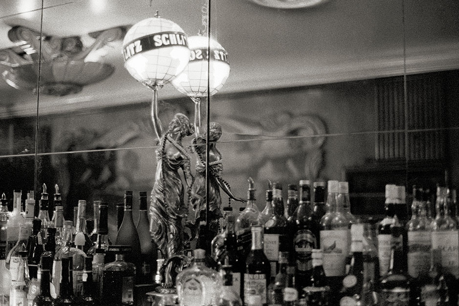 A small statue advertising Shlitz Beer sits behind the bar.